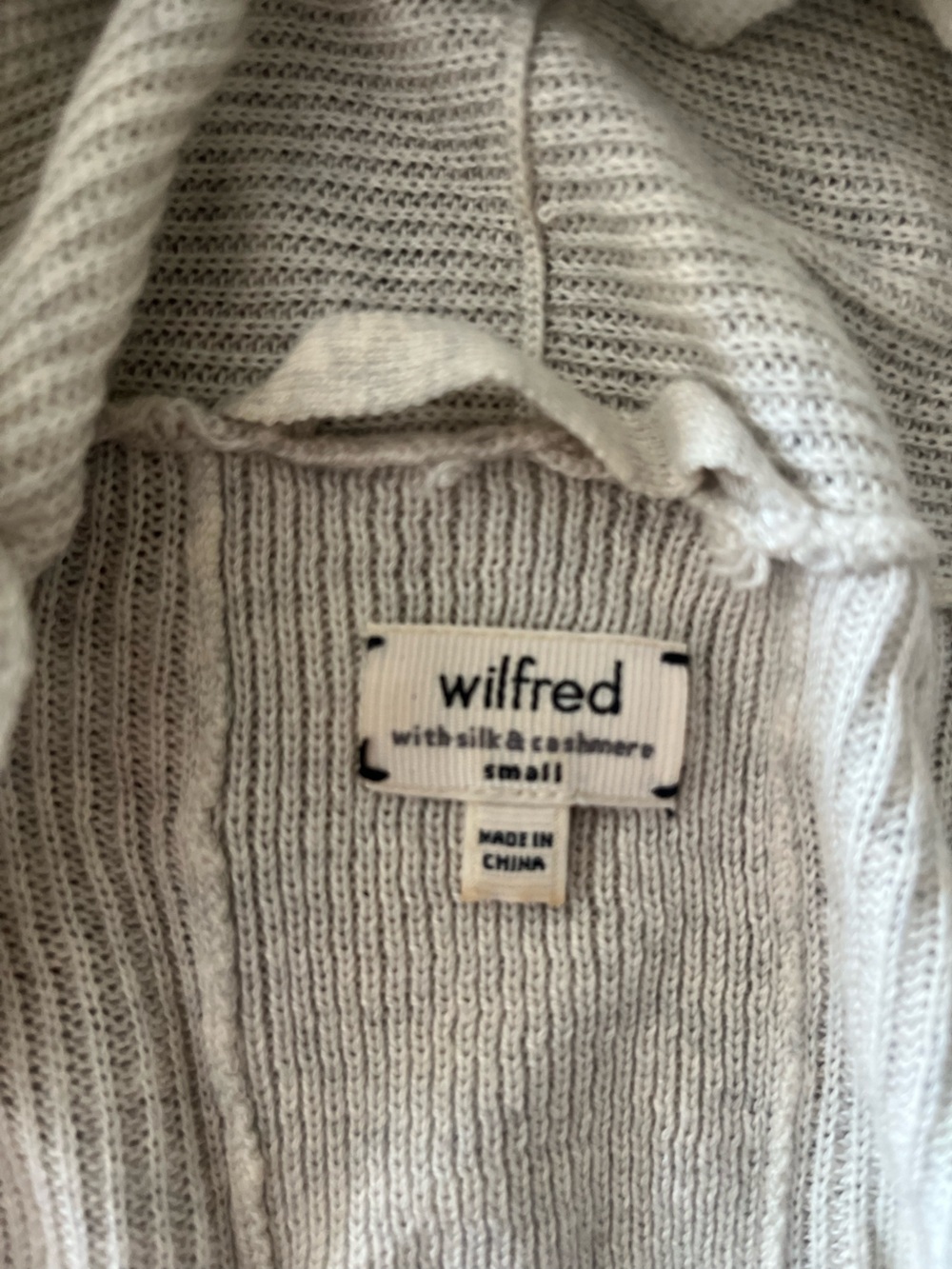 Vintage Aritzia Wilfred Women’s With Silk and Cashmere Cardigan - Picture 5 of 7